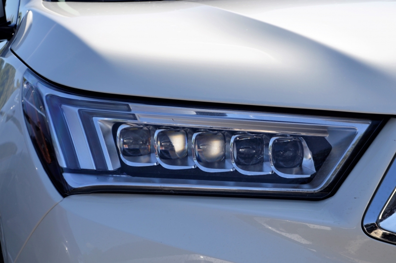 concession-auto-LES MAYONS-min_acura-headlamp-2834131